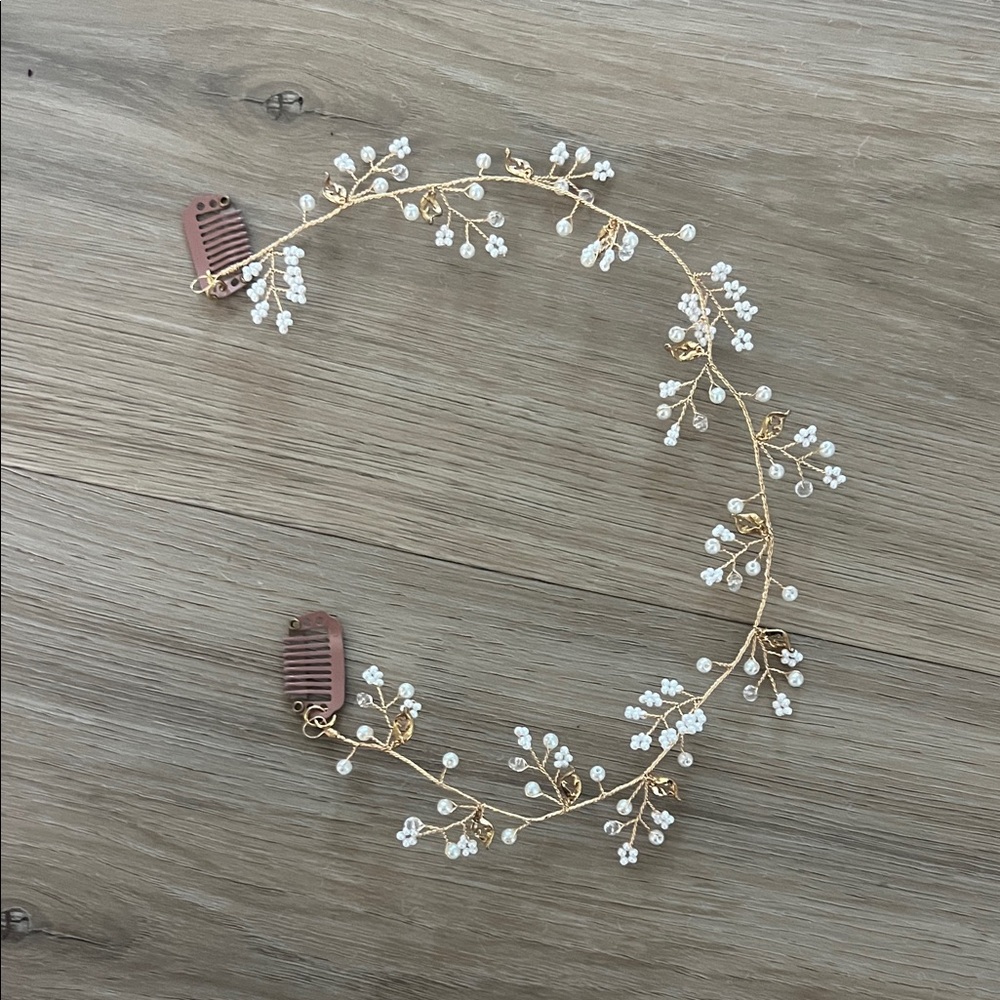 Elegant Gold and White Floral Hair Accessory